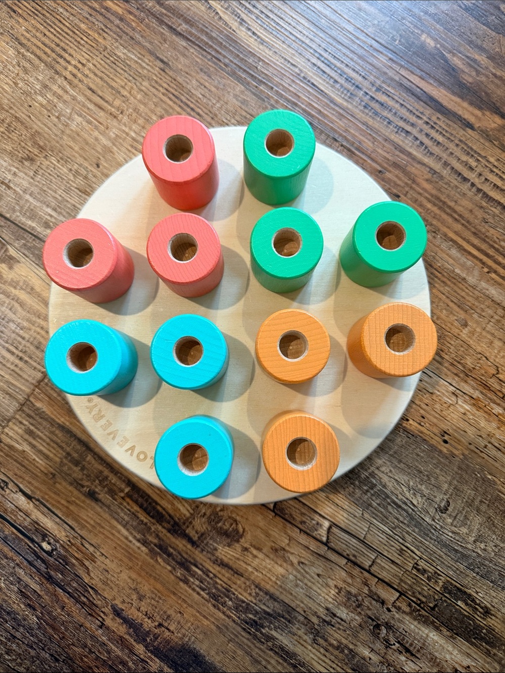 Lovevery Woodem Peg Board